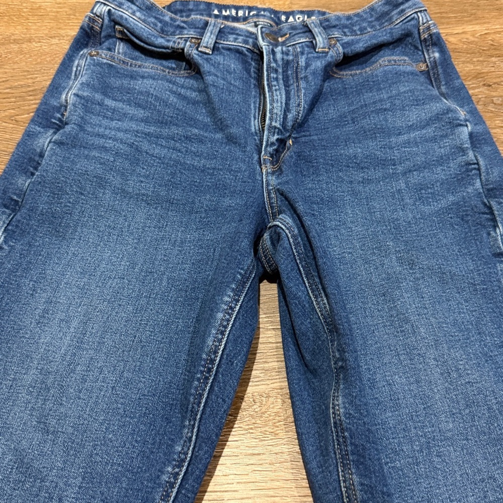 American Eagle Outfitters High-Rise Mom Jeans - Picture 3 of 9